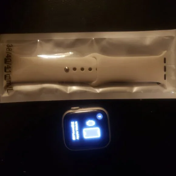 Apple Watch Series 7 – 41mm GPS + Cellular (Starlight Aluminum)